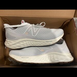 New Balance 8.5 women’s sneaker